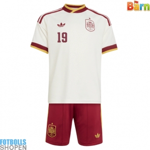 Billiga Spanien Lamine Yamal #19 Bortatröja Barn VM 2026 Kortärmad (+ Korta byxor)